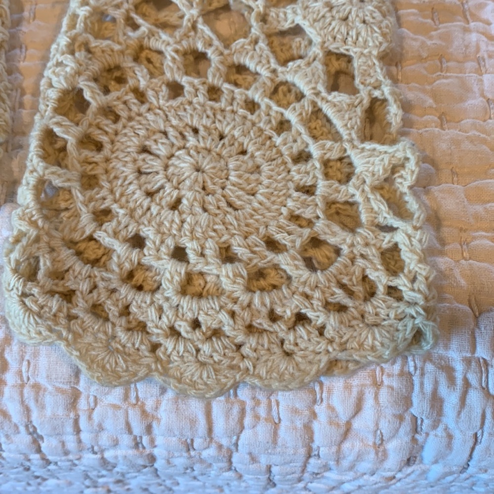 Cotton Candy Los Angeles crochet crop sweater - Picture 4 of 5